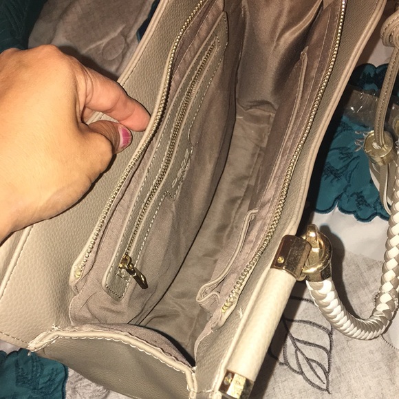 Beautiful BEBE bag NEW - Picture 5 of 6